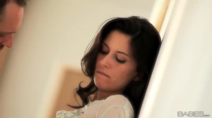 Couple makes love to celebrate movement into new house