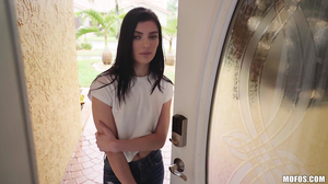 Bubble butt babe getting drilled deep on the floor