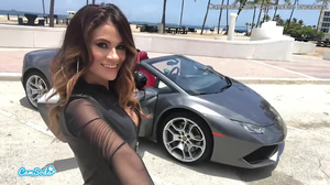 Model masturbate with her lesbian partner during drive.