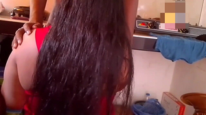 එහා ගෙදර ඇන්ටි මට කියලා බල්බ් එකක් දාගෙන මගෙ පය්ය යටටවෙලා ඇල්ලුවා Srilanka sinhala milf getting penetrate